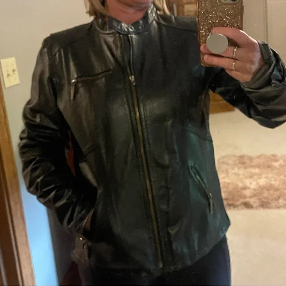 Harley Davidson Leather Jacket - Picture 2 of 9